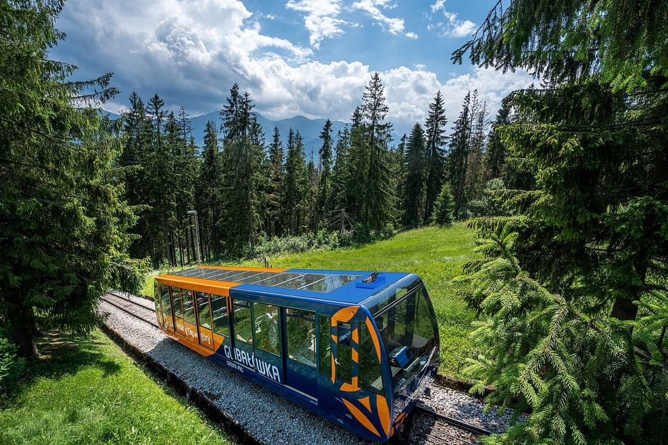 Zakopane: Tour from Krakow with Krupówki, Cable Car and Thermal Pools.